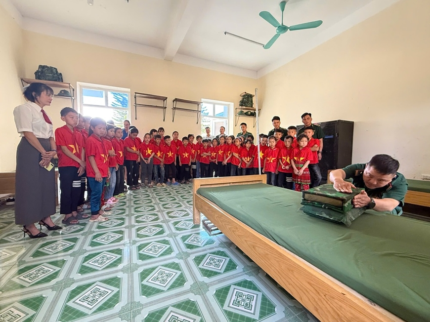 Khơi dậy tình yêu quê hương, đất nước qua “Tiết học Biên cương”